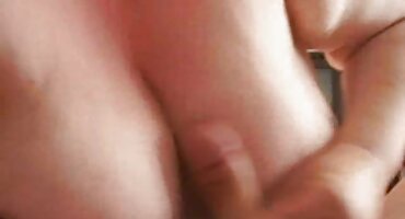 sex mèo xinh 2006 Milf với tits silicone tham gia quan hệ tình dục của con gái riêng và bạn sex thư kỳ trai của cô.